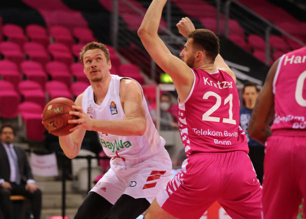 接手后的首 接手后的首